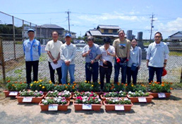 地域ふれあい広場花プランター設置